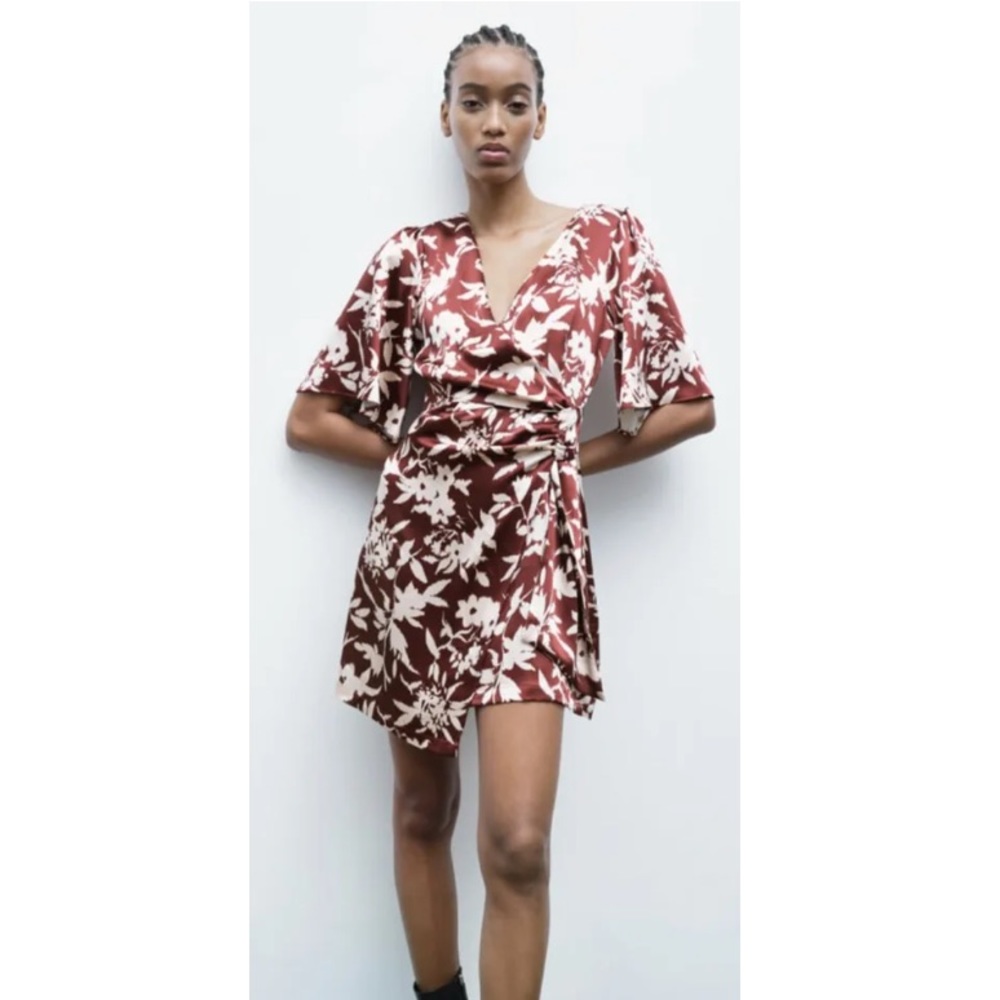 ✨NWOT✨ Zara Floral Print Knotted Dress